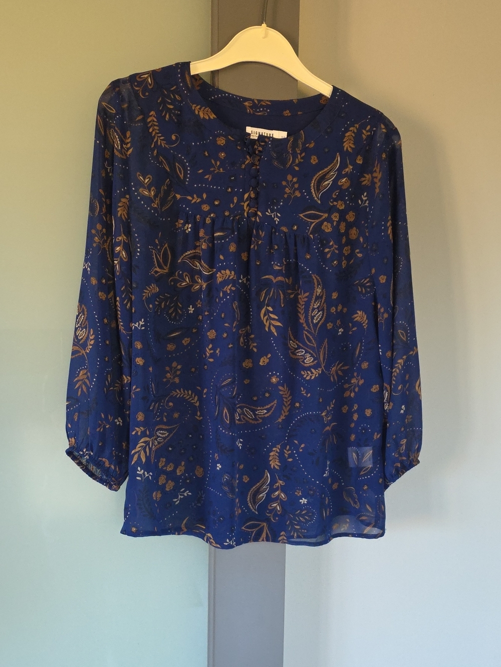 Reitmans Signature Size S Sheer Blouse
